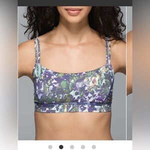 Lululemon Straight Up Bra
Floral Sport White Multi size 6 in great condition
